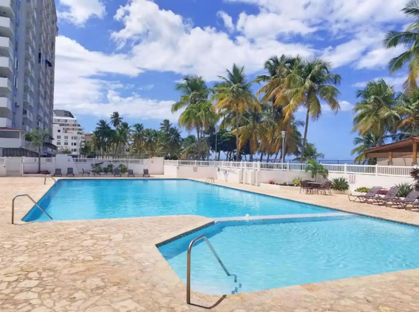 Sunset Paradise Cozy Beachfront Escape - Isla Verde San Juan Ngoại thất bức ảnh