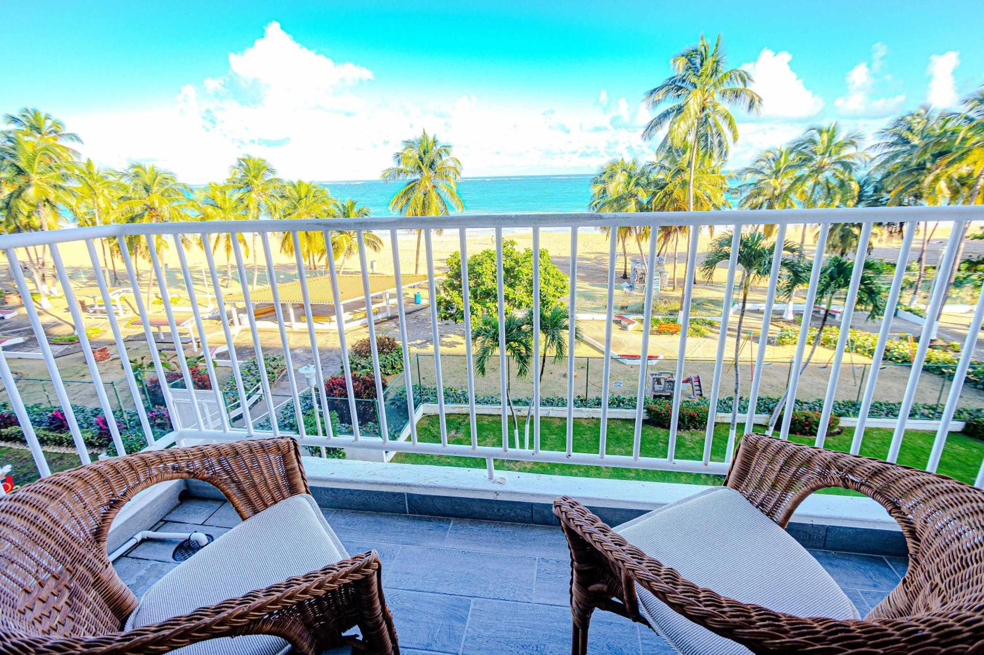 Sunset Paradise Cozy Beachfront Escape - Isla Verde San Juan Ngoại thất bức ảnh